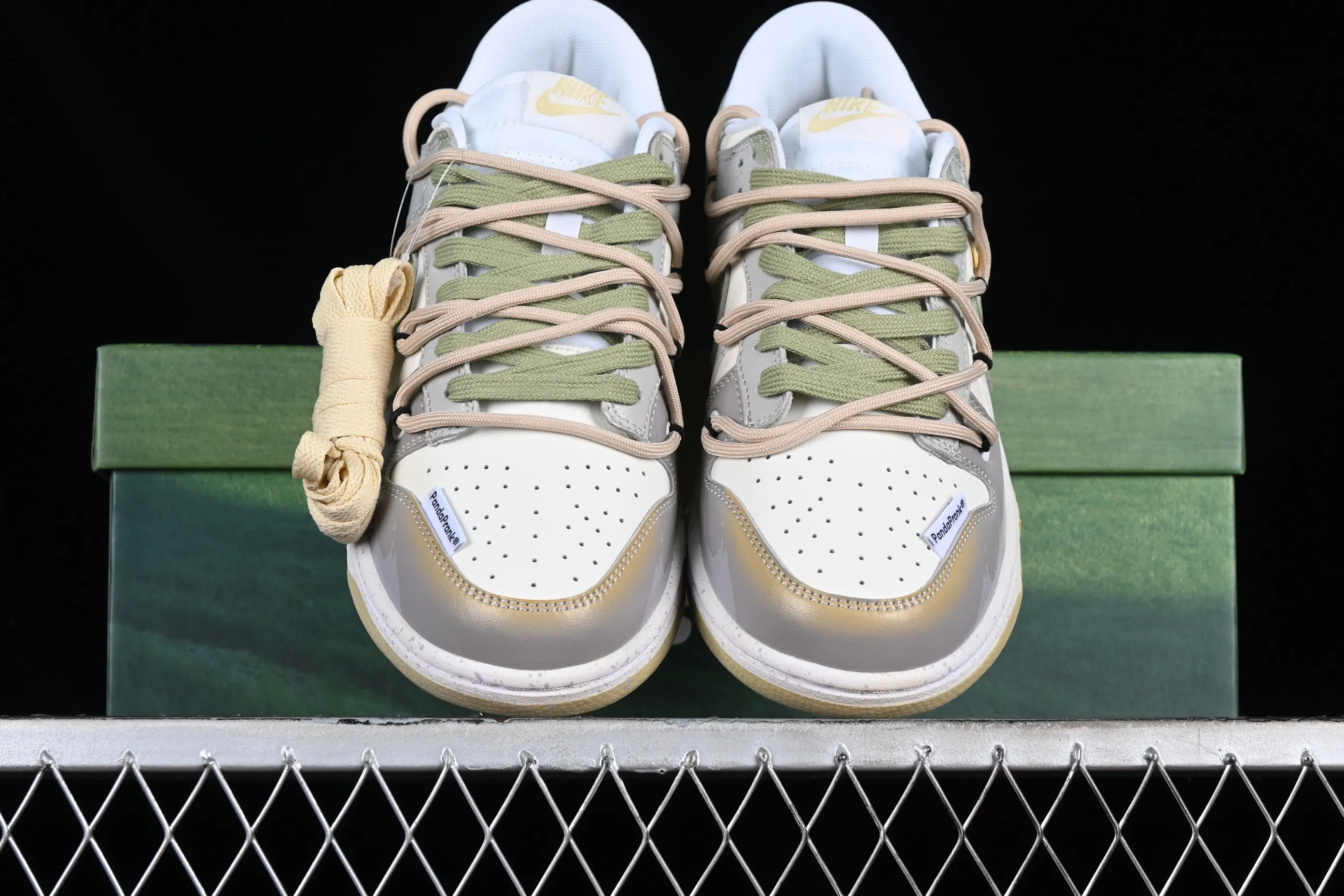 All Categories Nk SB Dunk Series Nk SB Dunk Low Low-top sneakers Nk Dunk Low Panda Prank-Tide SB strappy low-top casual sneakers DV0833-100
